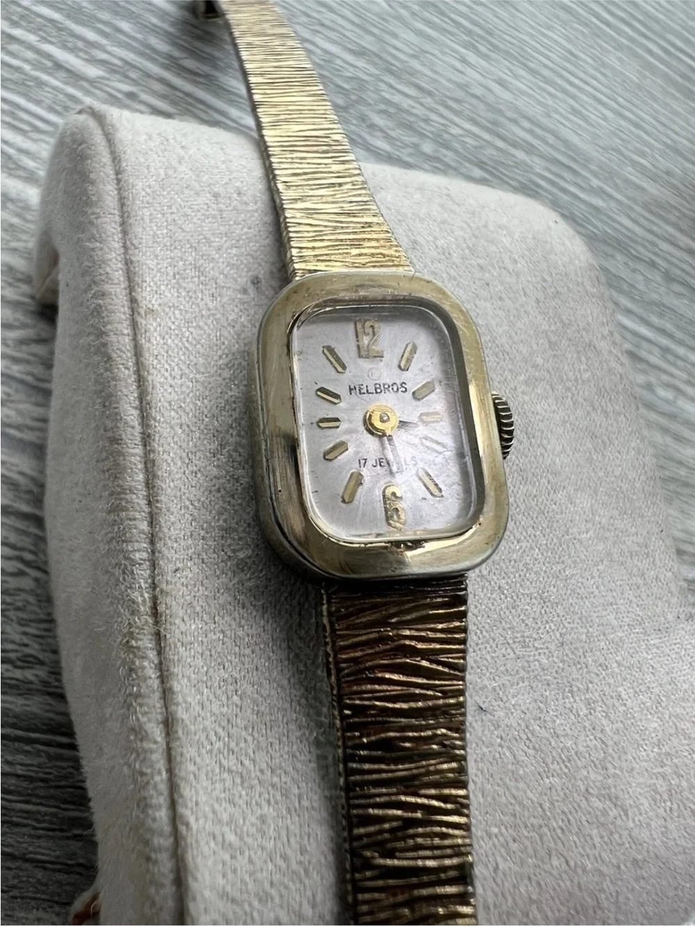 Helbros Ladies Gold-Tone Vintage Wristwatch 17 jewel